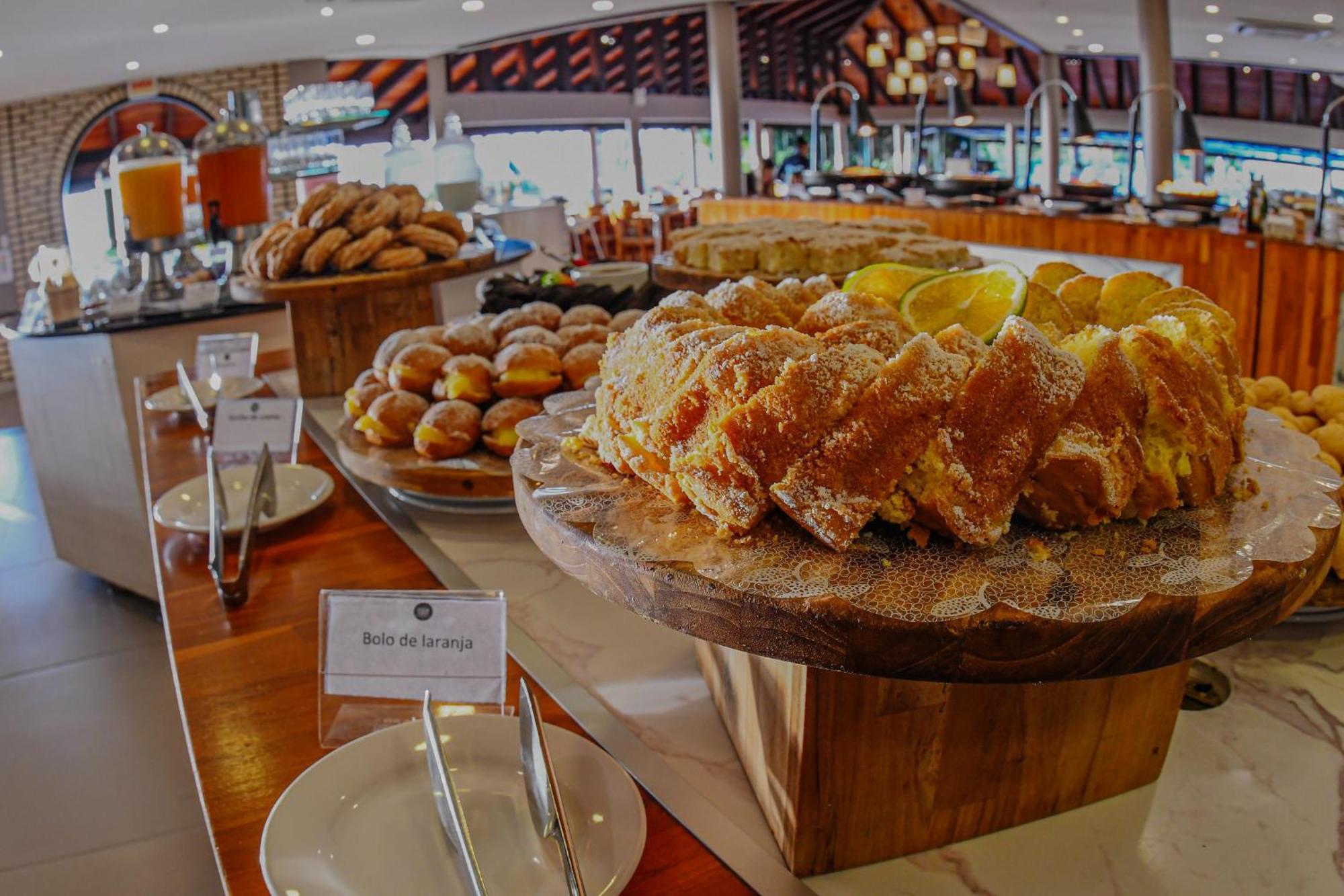 Costao Do Santinho Resort All Inclusive Florianopolis Exterior photo A buffet at a hotel